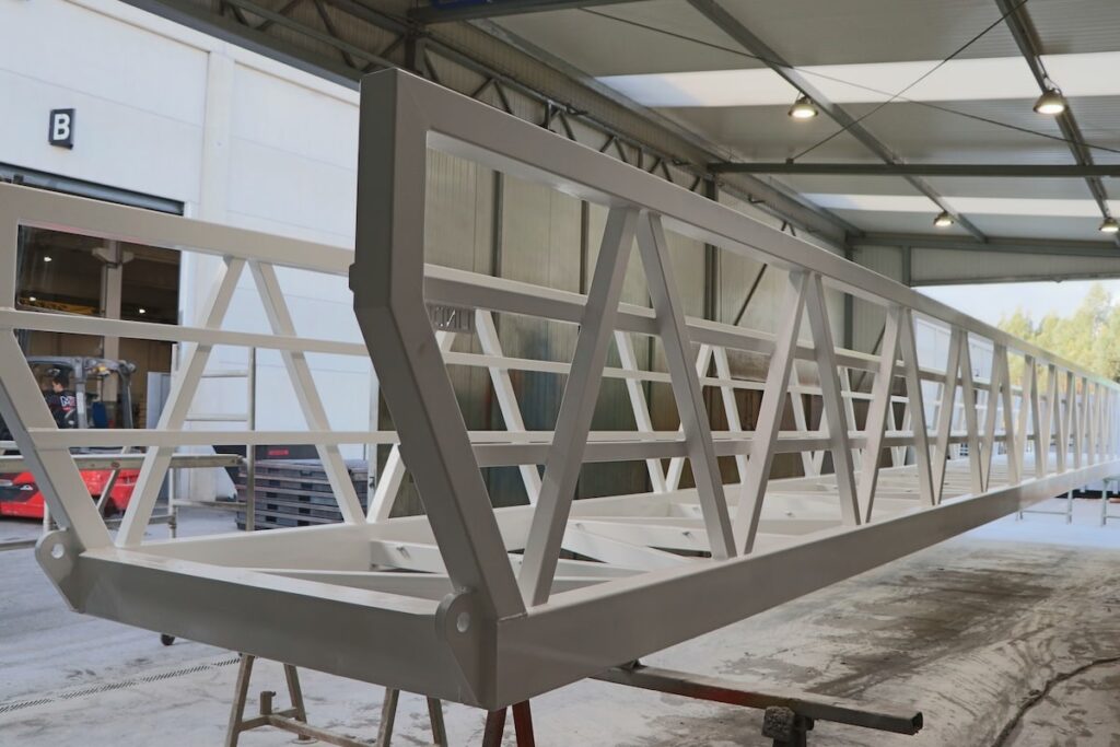 fabrico de ponte metálica com materiais de elevada resitencia